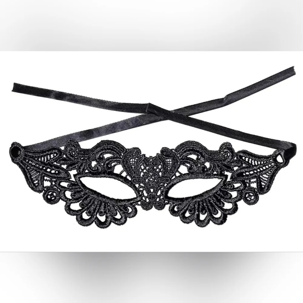 🍒NEW DETAILED LACE FACE MASK - Picture 5 of 5